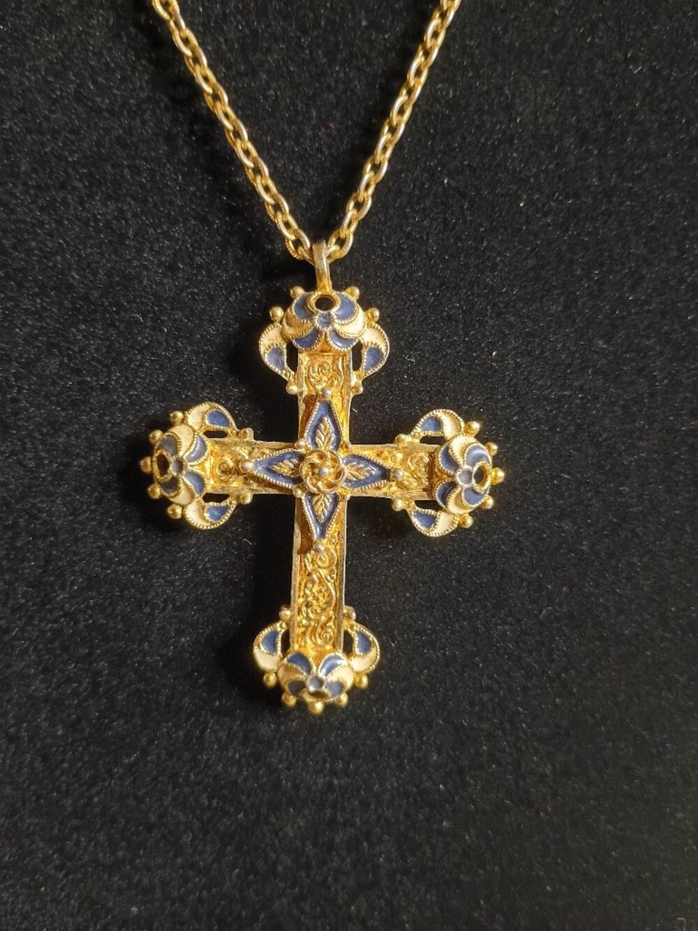 Vintage Avon Gellatly Cross Necklace